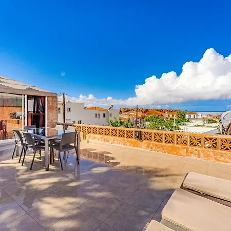 Semi-detached Sea Views, Huge Terrace, Close Βίλα
